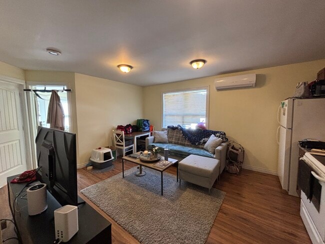 Building Photo - 2 Bedroom Apartment for Rent