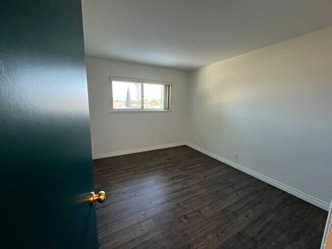 Foto del edificio - 4714 Larwin Ave