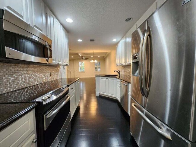 Building Photo - 3025 E Community Dr