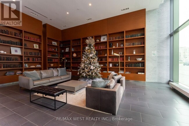 Building Photo - 170 Fort York Blvd