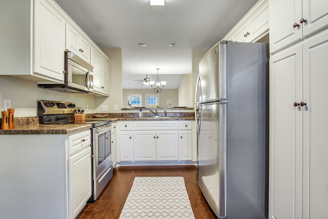 Building Photo - 525 Deerchase Ct