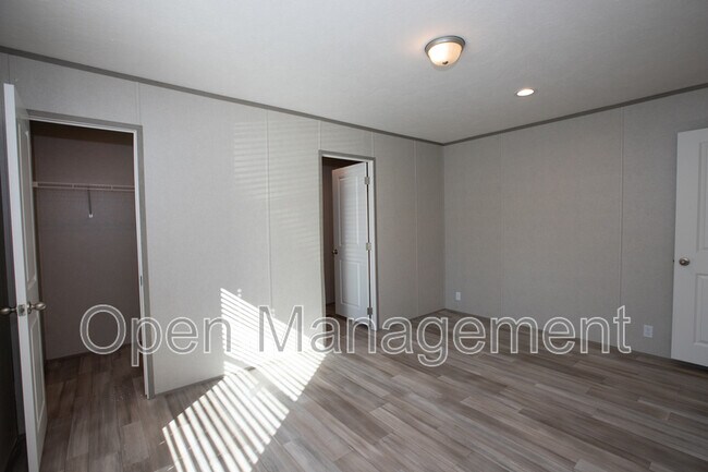 Foto del edificio - 7534 US-60