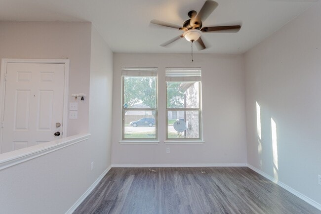 Building Photo - 2007 Rim Rock Dr