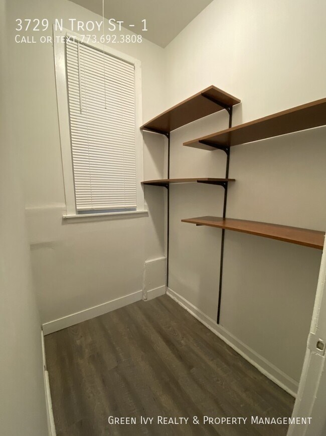 Foto del edificio - 3729 N Troy St