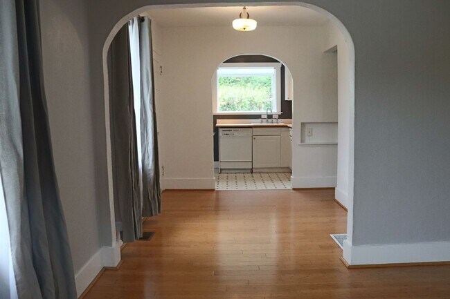 Building Photo - Charming Seattle Home with Bonus Office/St...
