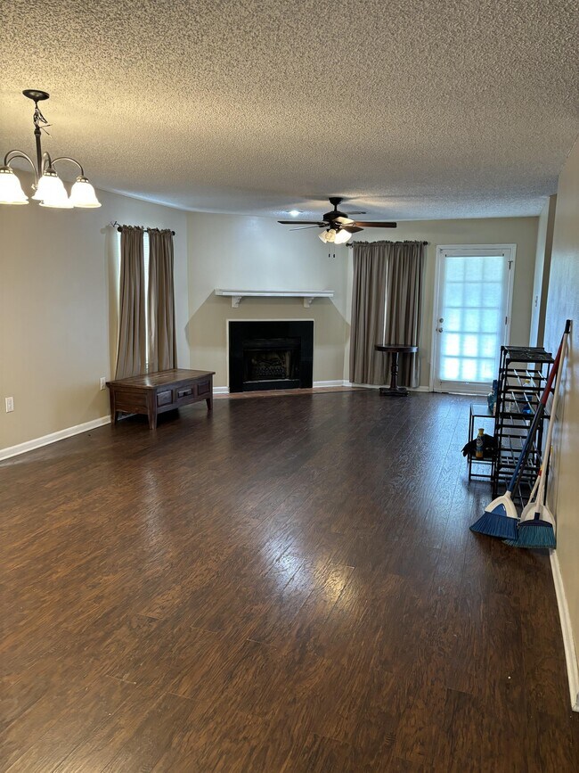 Foto del edificio - 15550 Riverdale Ave E