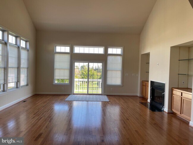 Foto del edificio - 706 Hidden Bluff Cir