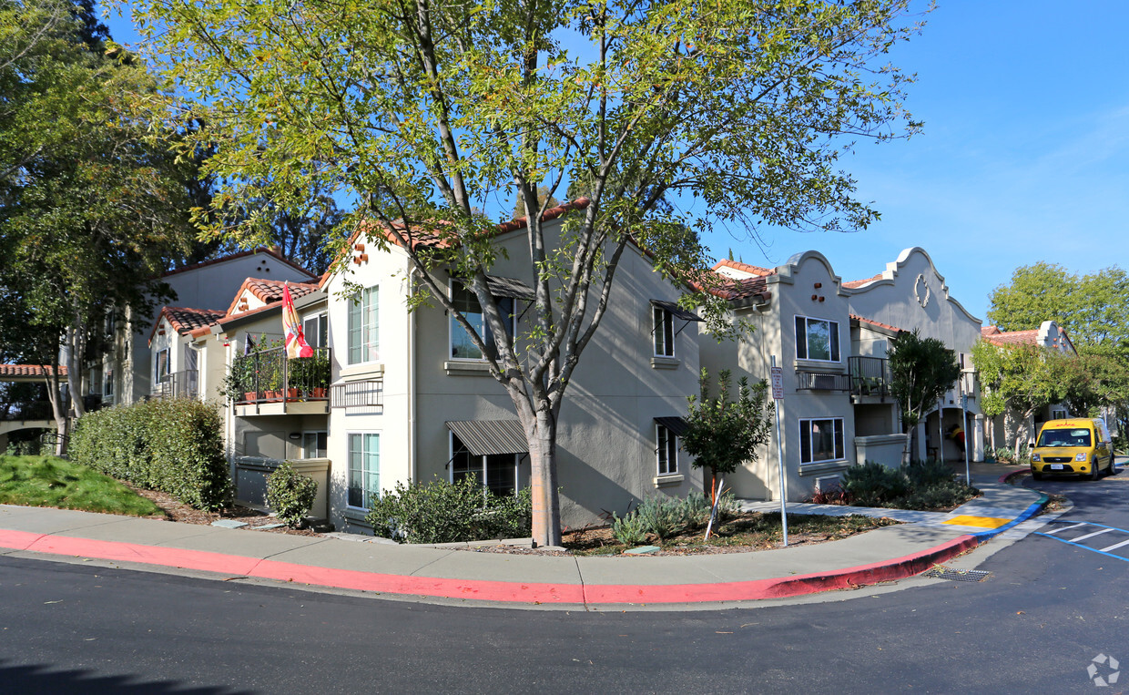 Foto del edificio - Pinole Grove Senior Housing