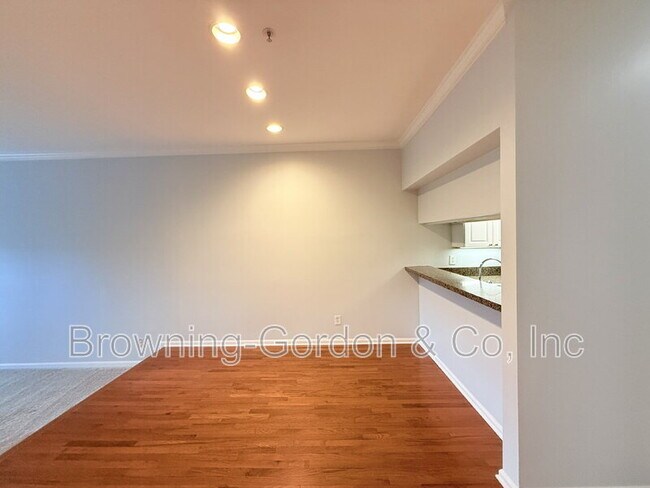 Foto del edificio - 123 West End Pl