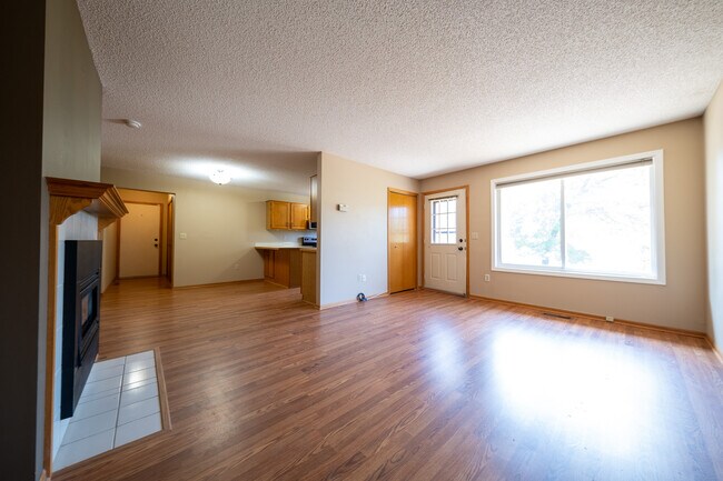 Foto del edificio - 5445 Orleans Ln N