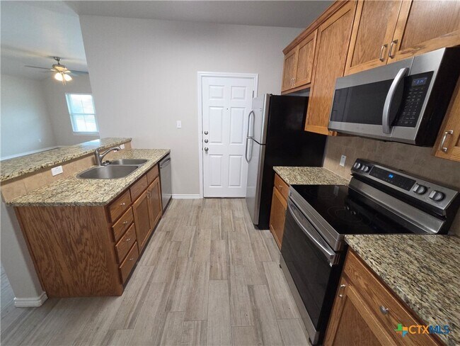 Foto del edificio - 332 Arnold Dr