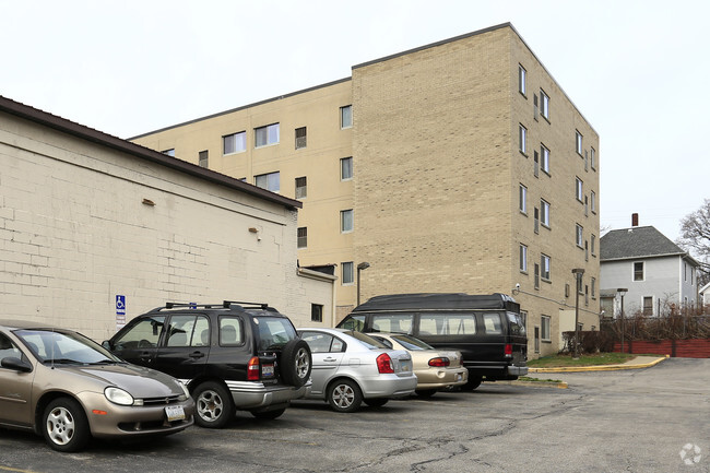 Foto del edificio - Conneaut Manor Apartments