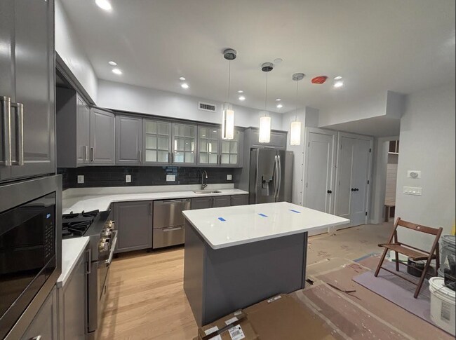 Building Photo - 12 Aldersey St