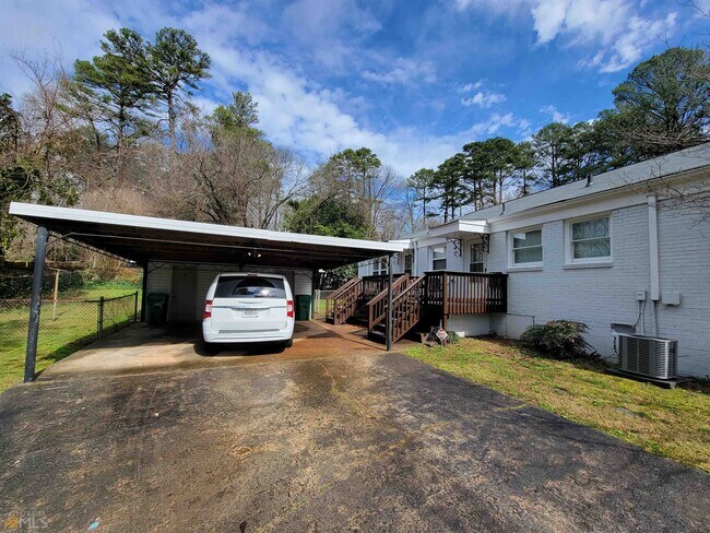 Building Photo - 1249 Oldfield Rd