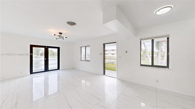 Foto del edificio - 2 bedroom in Hallandale FL 33004