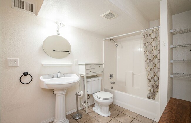 Foto del edificio - Beautiful 4 Bedroom 2  Bath Ranch Style Home!