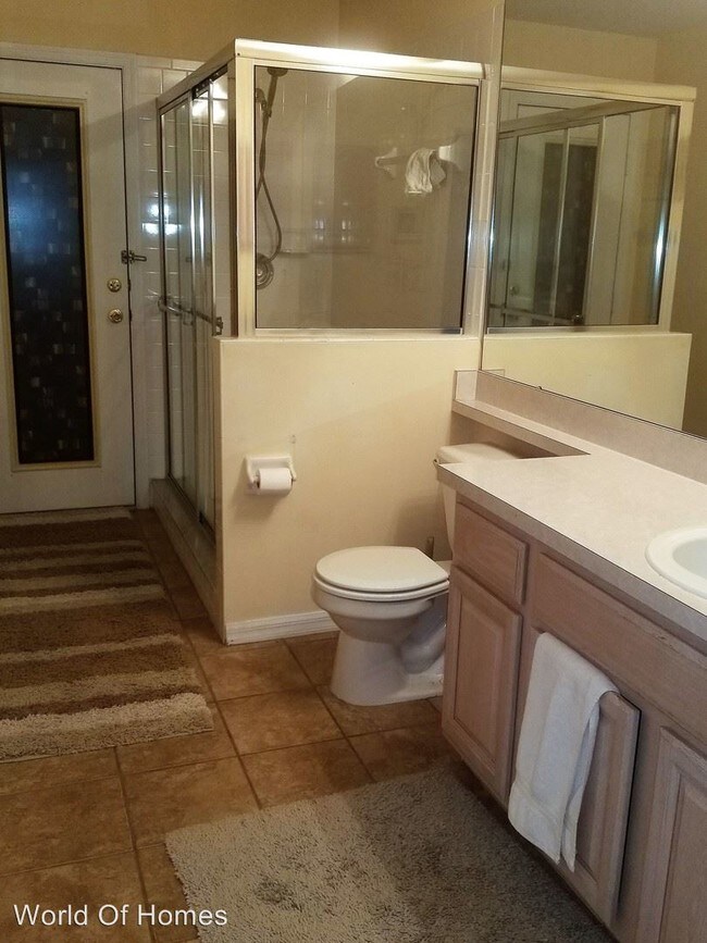 Building Photo - 329 Boxwood Dr