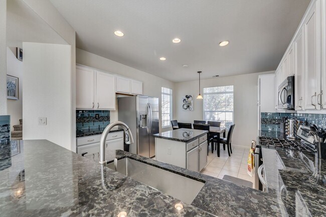 Foto del edificio - Fully Furnished Damonte Ranch Gem Includes Utilities