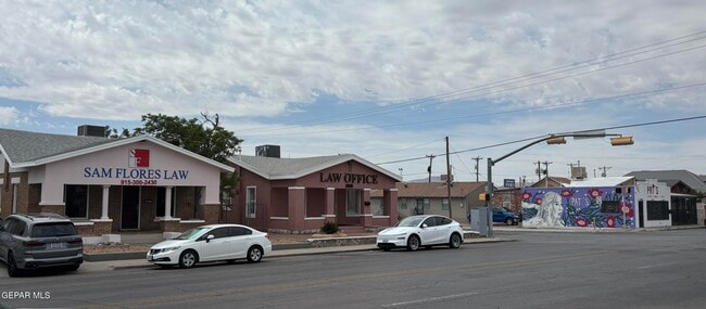 Building Photo - 3004 Yandell Dr