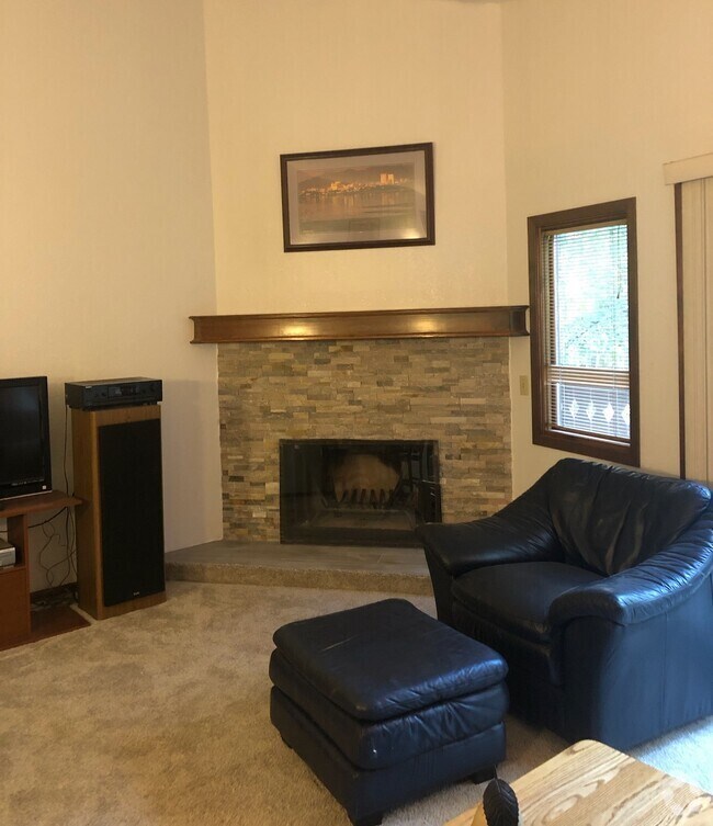 Collegegate Apartments for Rent with Parking Anchorage, AK 2