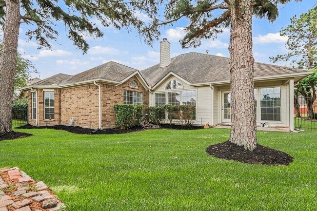 Foto del edificio - 16434 Red Crest Dr