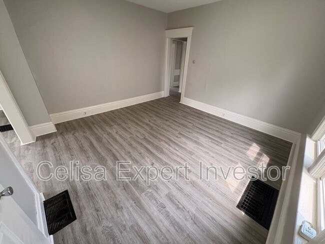 Building Photo - 448 W Wildwood Ave