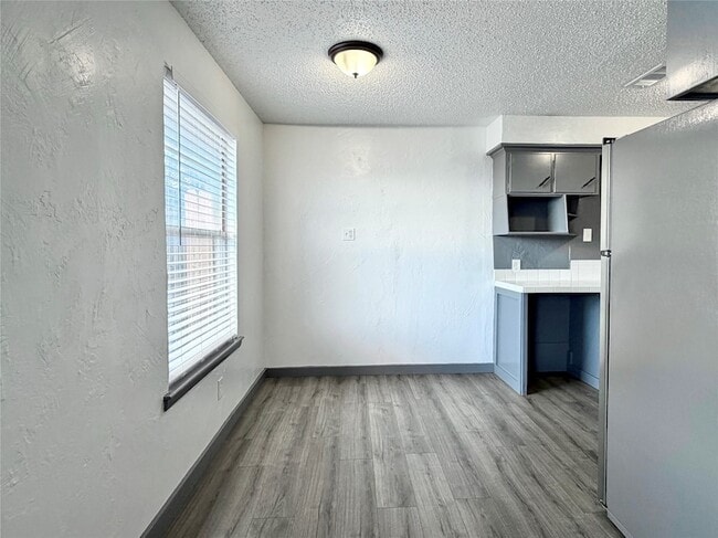 Foto del edificio - 2526 Louise St