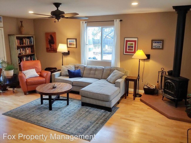 Building Photo - 4 br, 2 bath House - 4080 E. Aurora Avenue