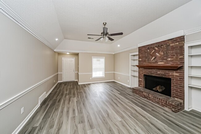 Foto del edificio - 6750 Lake Point Cir