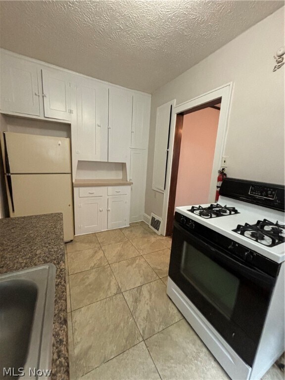 689 Schiller Ave, Akron, OH 44310 Room for Rent in Akron, OH