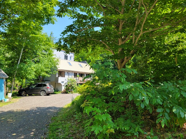 Building Photo - 232 Hermit Woods Rd