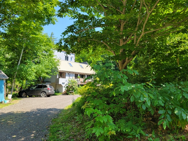 Foto del edificio - 232 Hermit Woods Rd