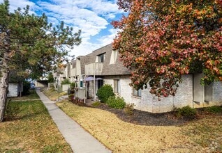 Building Photo - White Lakes Plaza