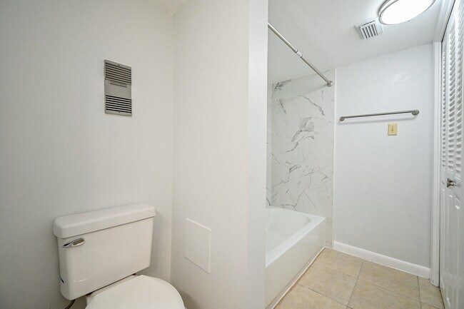 Building Photo - 8427 Hearth Dr