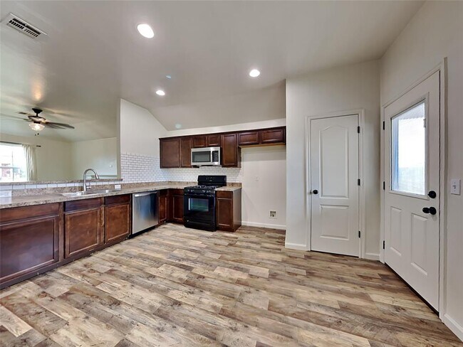 Foto del edificio - 2816 Sun Berry Way