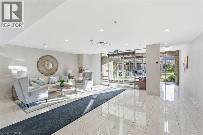 Building Photo - 35 Southshore Cres