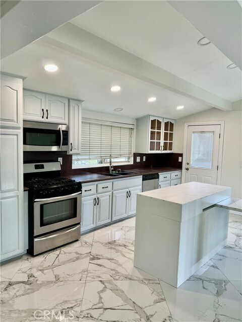 Building Photo - 13940 Mansa Dr