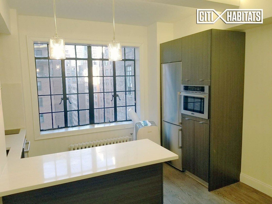 Building Photo - 5 Tudor City Pl
