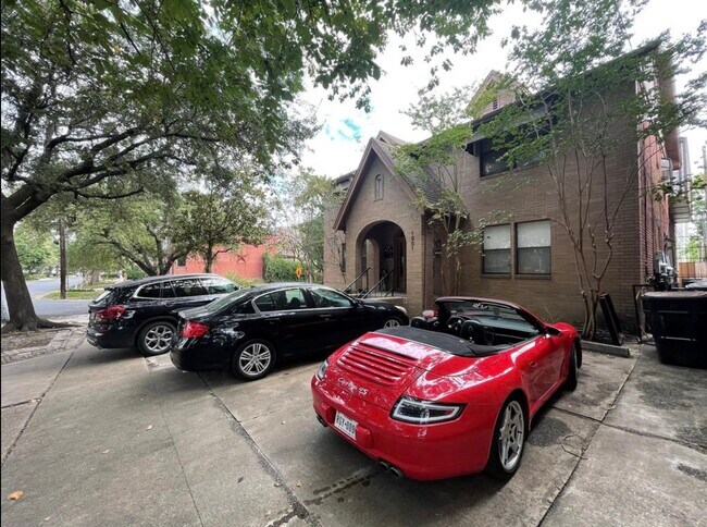 Building Photo - 1901 Brun St