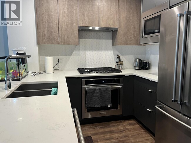 Building Photo - 717 Breslay St