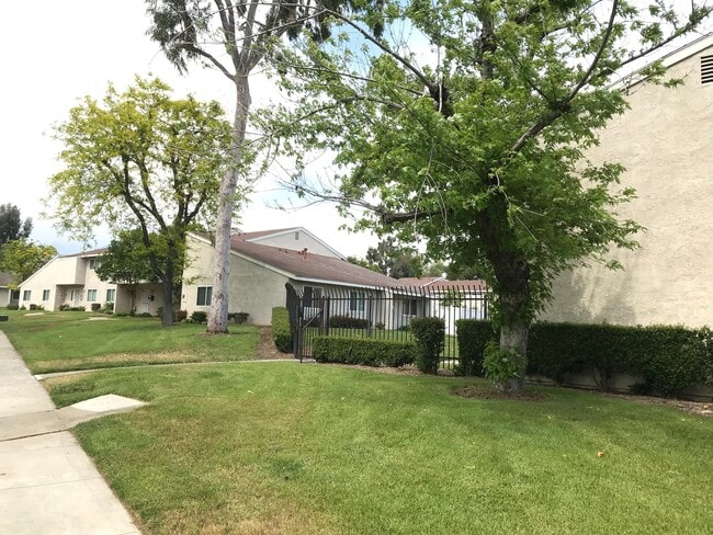 Building Photo - 3 Bedrooms, 2.5 Bath Townhome for Lease in Ontario with Water & Trash Included