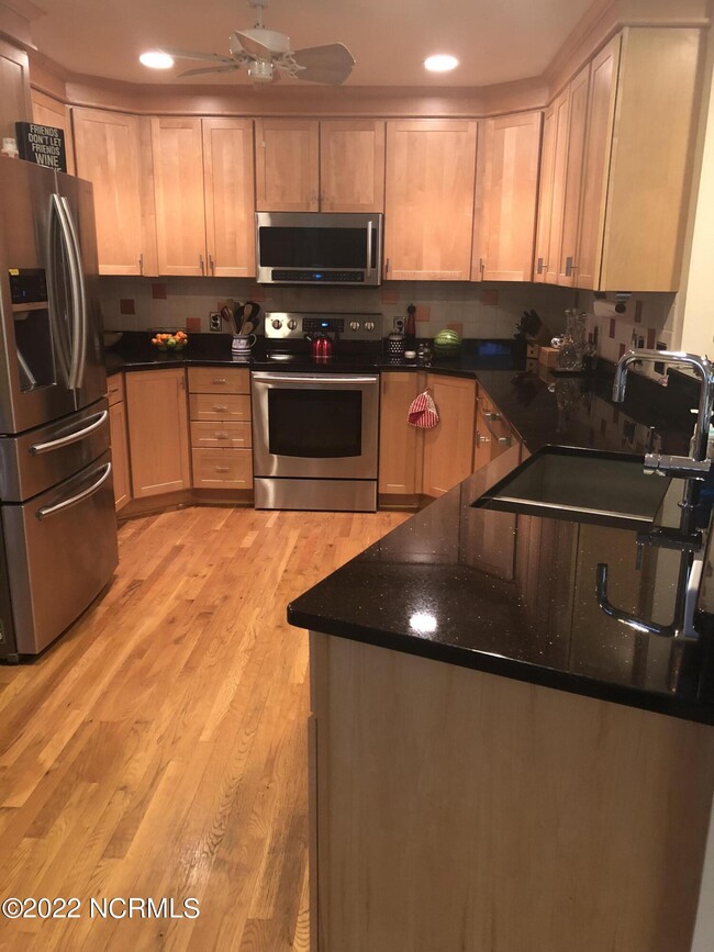 Building Photo - 150 Foxfire Pl