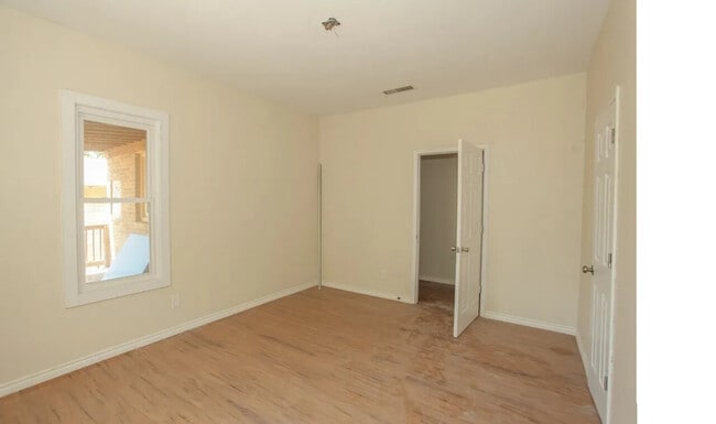 Building Photo - 1800 S Main St