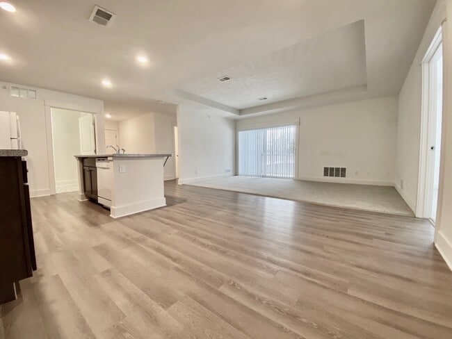 Gran salón urbano - Bayberry Pointe Apartments