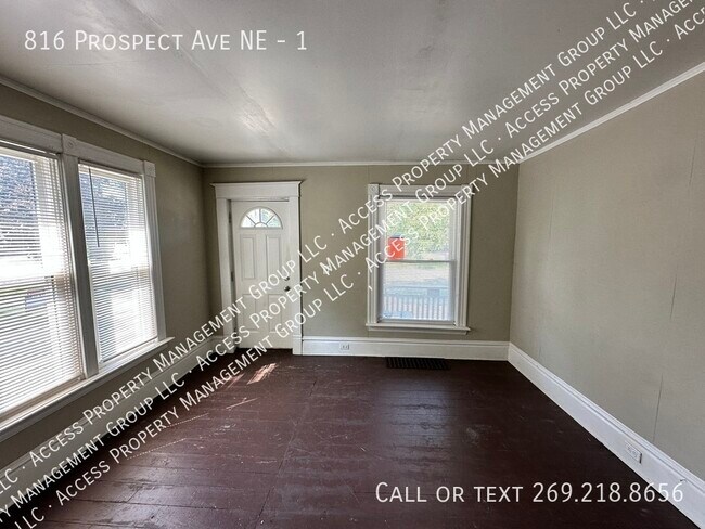 Building Photo - NE Side Large 2 Bedroom 2 Bathroom