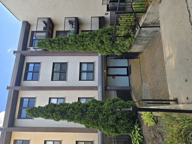 Foto del edificio - 1711 W Jarvis Ave