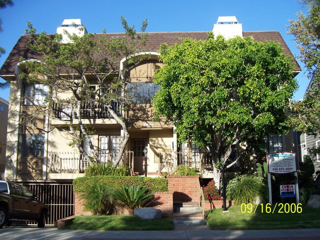 Building Photo - 3546 Hughes Ave