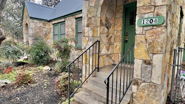 Foto del edificio - 1204 W 22nd St