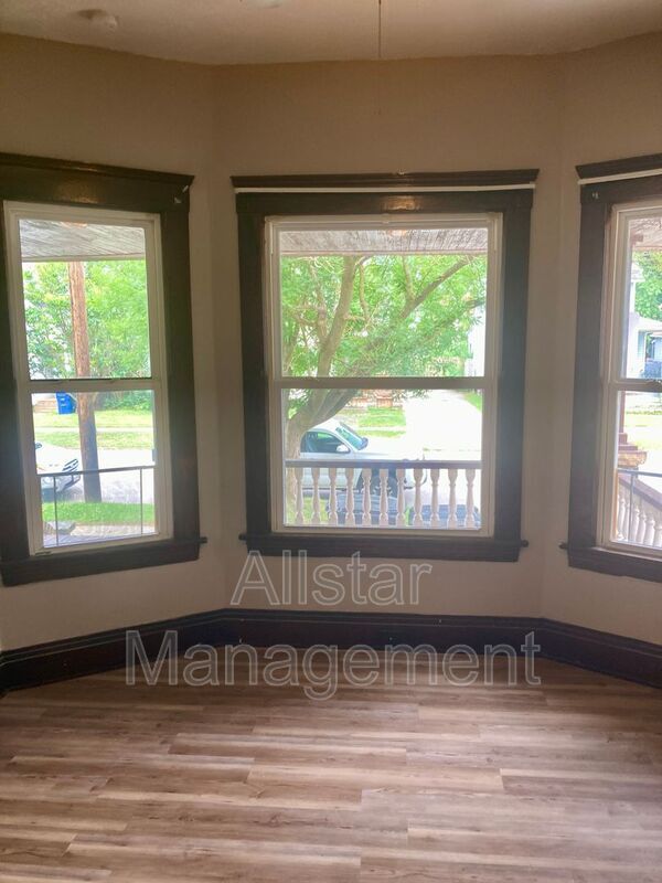 Foto del edificio - 3786 W 37th St