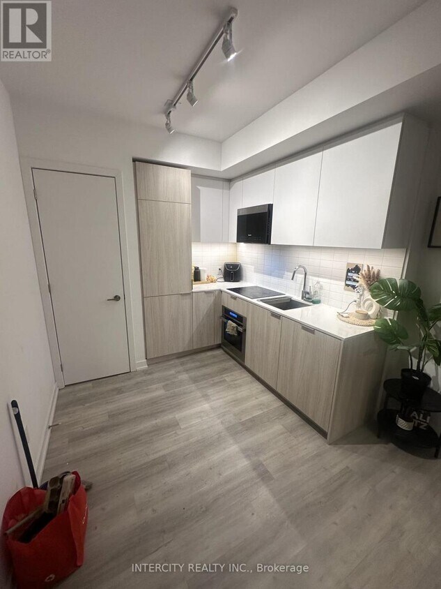 Building Photo - 28 Eastern Ave